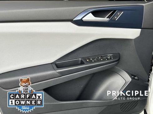 Certified 2023 Volkswagen Taos SE w/ Black Wheel Package image 11