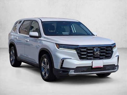 Used 2025 Honda Pilot EX-L image 3