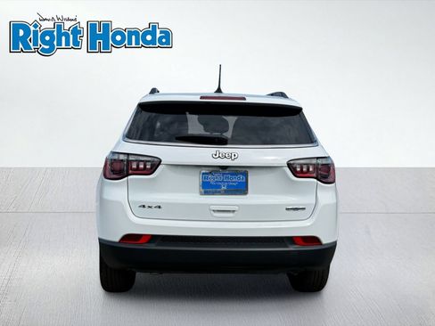 Used 2025 Jeep Compass Latitude AWD/4WD image 7