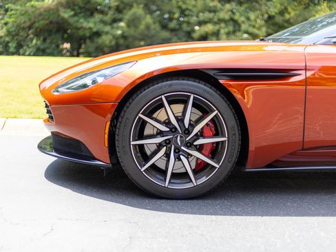 Used 2021 Aston Martin DB11 Volante RWD image 17