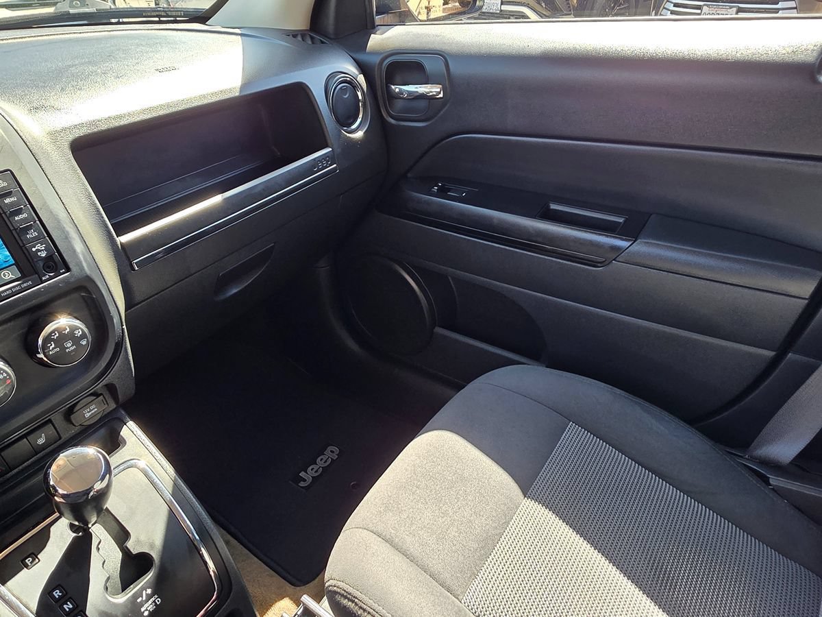 Used 2017 Jeep Patriot Latitude FWD image 36
