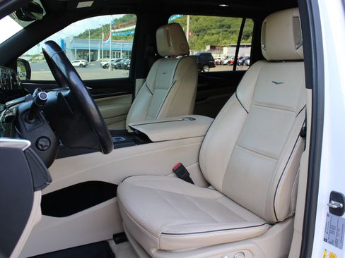 Used 2023 Cadillac Escalade ESV Premium Luxury w/ Performance Package AWD/4WD image 15