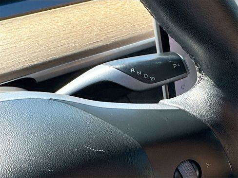 Used 2022 Tesla Model Y Long Range image 17