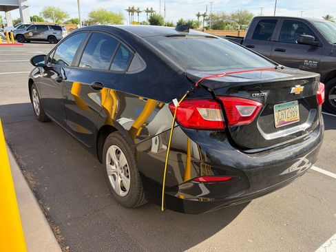 Used 2018 Chevrolet Cruze LS image 4