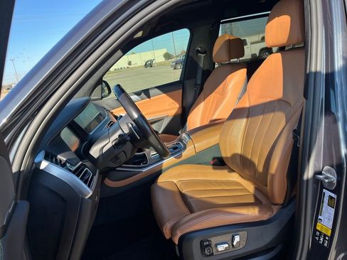 Used 2022 BMW X7 M50i w/ Cold Weather Package image 11