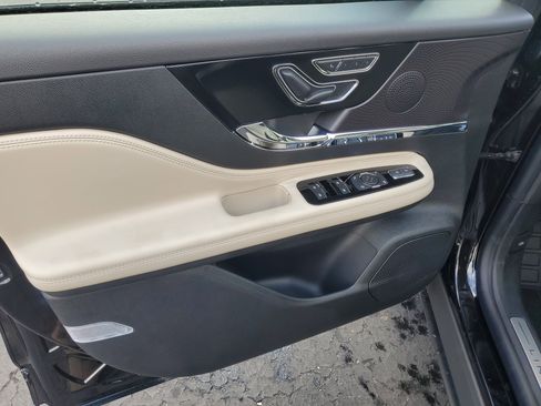 New 2026 Lincoln Corsair Premiere image 8