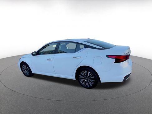 Used 2025 Nissan Altima 2.5 SV FWD image 10