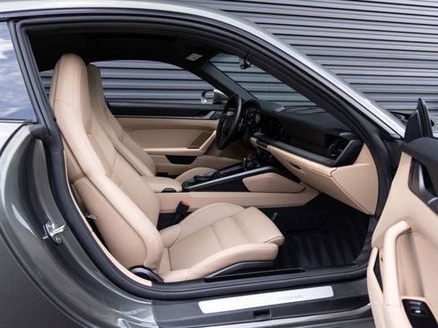 Certified 2024 Porsche 911 Carrera RWD image 28