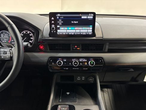 Used 2025 Honda Pilot TrailSport image 24