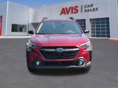 Used 2025 Subaru Outback Premium AWD/4WD image 2