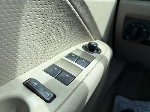Used 2006 Ford Fusion SEL FWD image 12