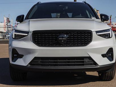 New 2026 Volvo XC40 B5 Ultra w/ Climate Package
