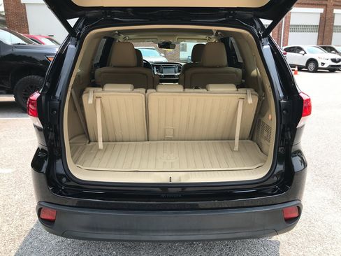 Used 2017 Toyota Highlander XLE AWD/4WD image 30