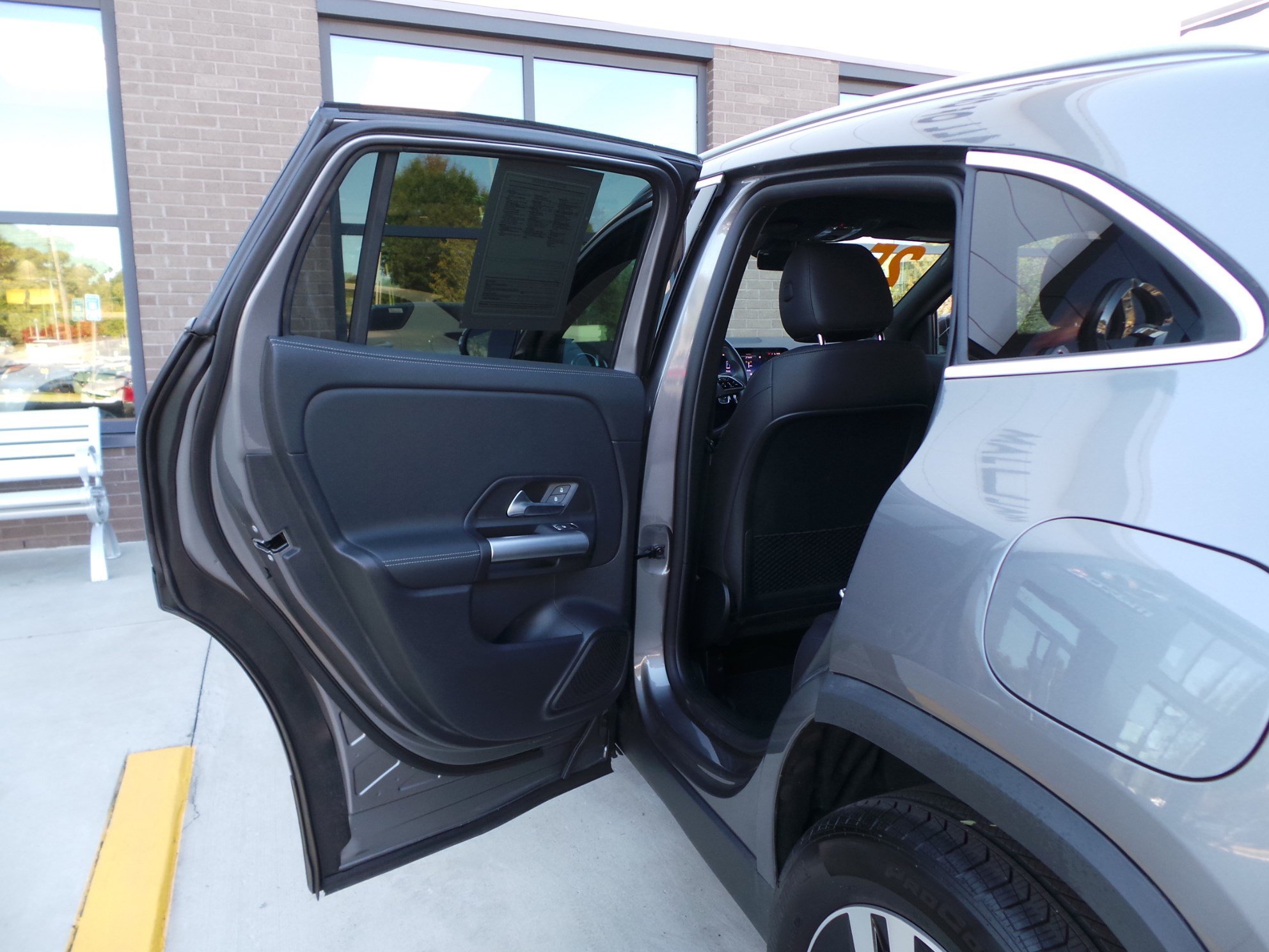Used 2025 Mercedes-Benz GLA 250 image 32