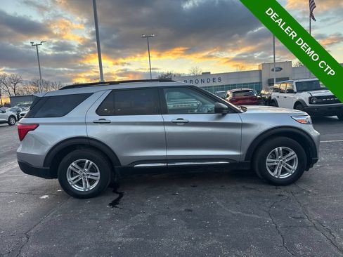 Used 2023 Ford Explorer XLT AWD/4WD image 5