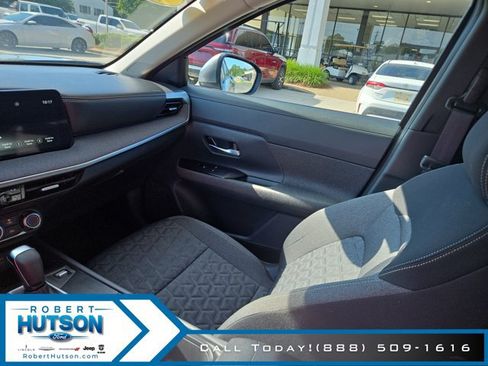 Used 2025 Nissan Kicks SV w/ Illumination Package FWD image 17