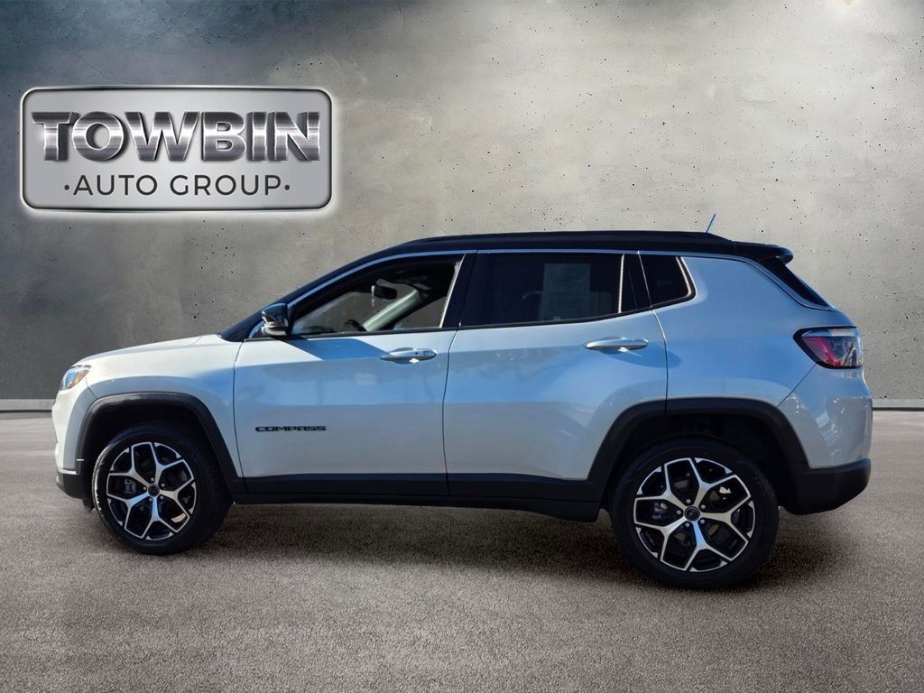 Used 2025 Jeep Compass Limited AWD/4WD image 7