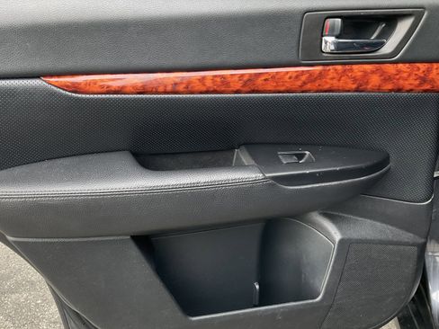 Used 2010 Subaru Outback 2.5i Limited image 33