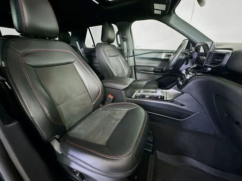 Certified 2022 Ford Explorer ST-Line w/ Class IV Trailer Tow Package image 15