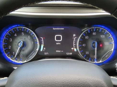 Used 2024 Chrysler Pacifica Touring-L FWD image 21
