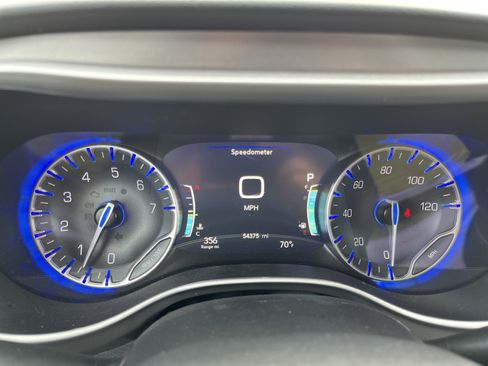 Used 2025 Chrysler Pacifica Select FWD image 19