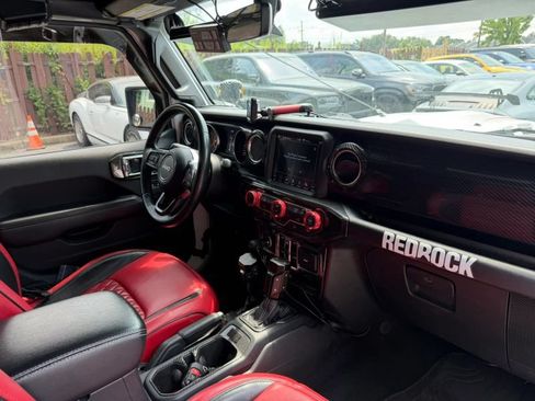 Used 2018 Jeep Wrangler Unlimited Sahara w/ Uconnect 4C Nav & Sound Group AWD/4WD image 22