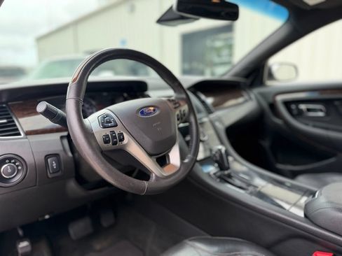 Used 2017 Ford Taurus Limited FWD image 11
