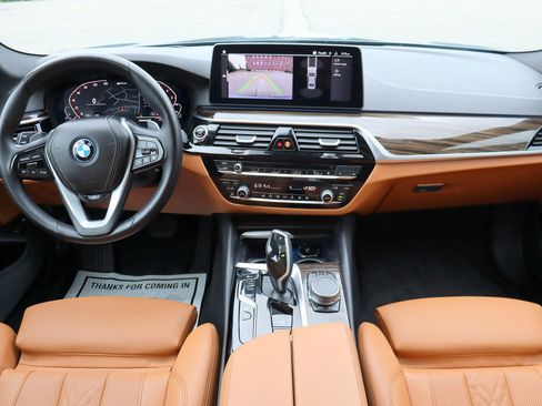 Used 2023 BMW 530e xDrive w/ Premium Package AWD/4WD image 9