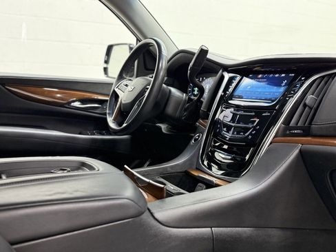 Used 2017 Cadillac Escalade Premium Luxury w/ LPO, Radiant Package image 33