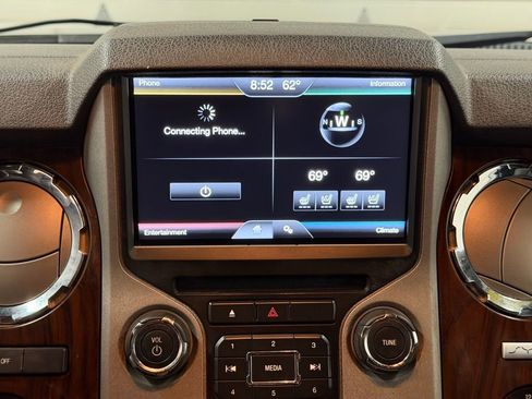 Used 2015 Ford F250 Lariat w/ Lariat Interior Package image 37