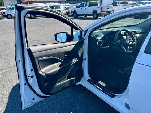 Used 2021 Nissan Versa S FWD image 13