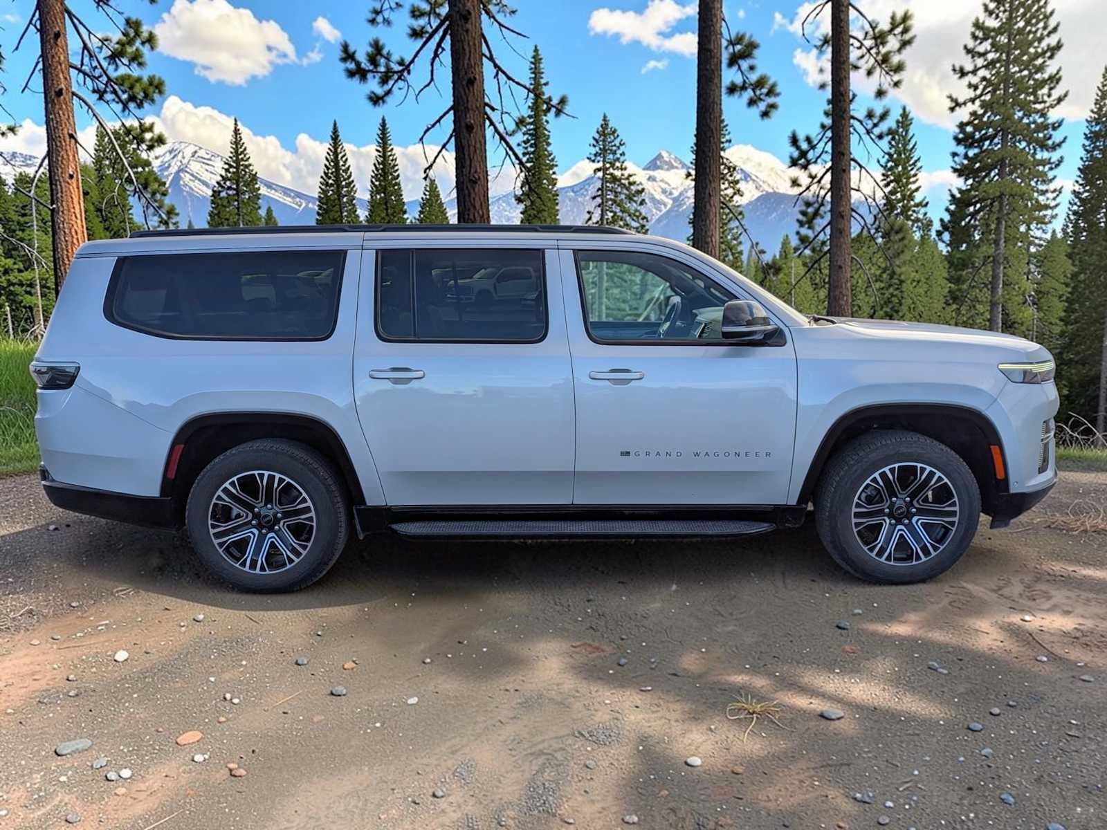 Used 2026 Jeep Grand Wagoneer L 4WD w/ HD Trailer Tow Package image 6