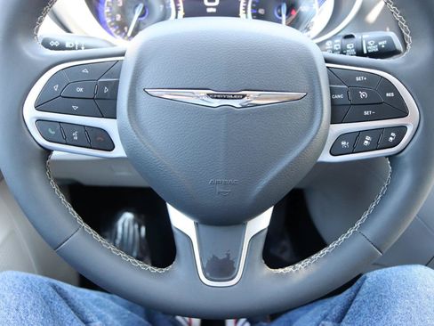 Used 2024 Chrysler Pacifica Touring-L FWD image 36