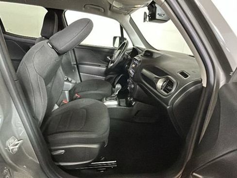 Used 2022 Jeep Renegade Latitude AWD/4WD image 30