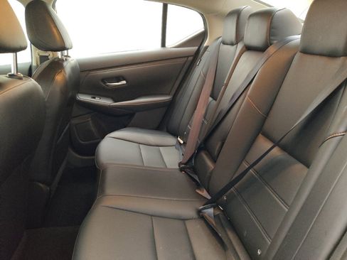 Used 2022 Nissan Sentra SR w/ SR Premium Package FWD image 18