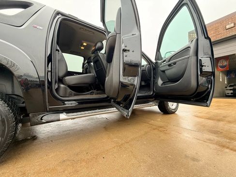 Used 2012 Chevrolet Avalanche LT image 12