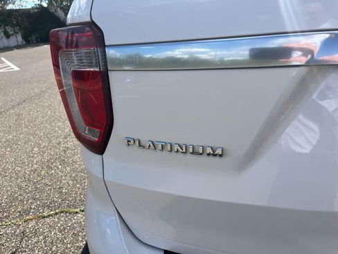 Used 2016 Ford Explorer Platinum AWD/4WD image 7