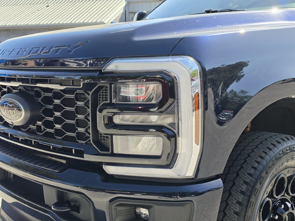 Used 2025 Ford F250 Lariat w/ Black Appearance Package AWD/4WD image 7
