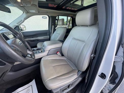 Used 2018 Ford Expedition Max XLT w/ Equipment Group 202A AWD/4WD image 10