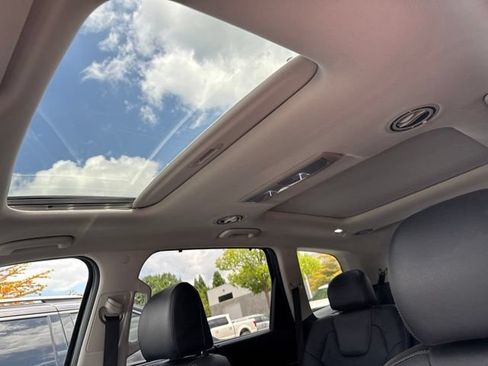 Used 2022 Kia Telluride SX w/ Towing Package FWD image 8
