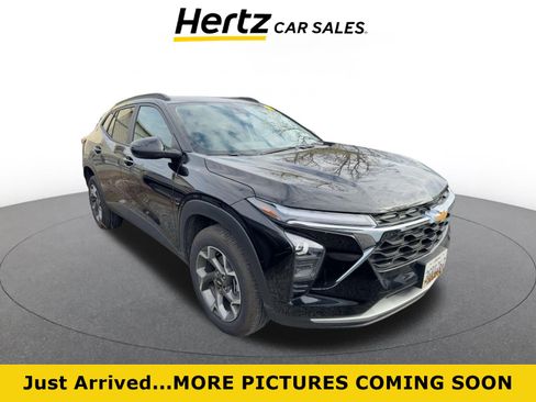 Used 2025 Chevrolet Trax LT w/ LT Convenience Package image 1