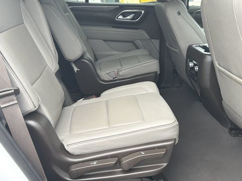 Used 2023 GMC Yukon SLT RWD image 21