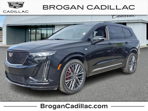 Used 2022 Cadillac XT6 Sport w/ Technology Package image 1