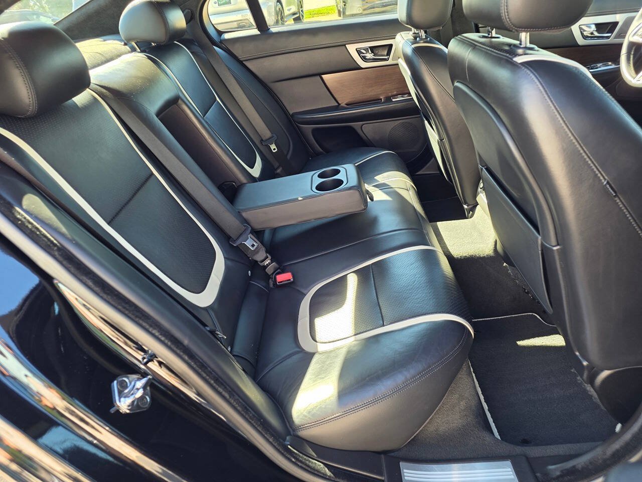 Used 2013 Jaguar XF 3.0 RWD image 20