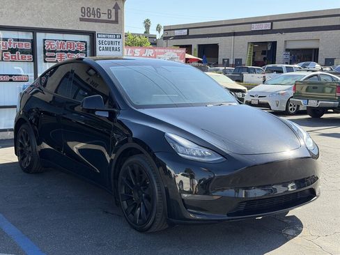 Used 2021 Tesla Model Y Long Range AWD/4WD image 3
