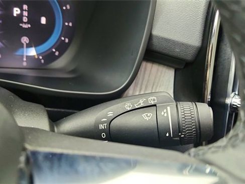 Used 2024 Volvo XC40 B5 Plus image 45