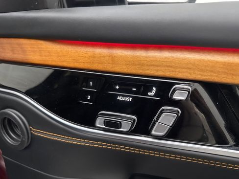 Used 2022 Jeep Grand Wagoneer Series III image 80