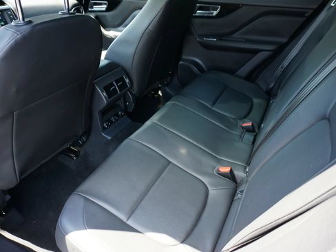 Used 2018 Jaguar F-PACE Premium AWD/4WD image 20