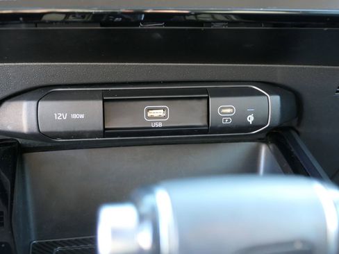 Used 2023 Kia Niro SX image 19