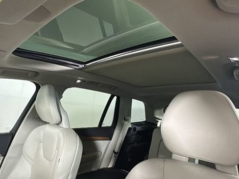 Used 2021 Volvo XC90 T6 Momentum AWD/4WD image 12